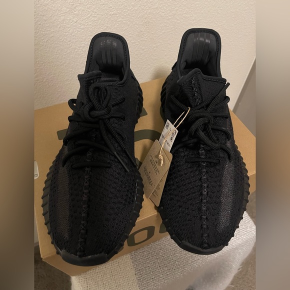 Yeezy Boost 350 V2 - Picture 2 of 7